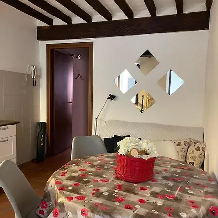 Little Nest In Oltretorrente Apartment